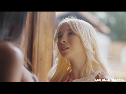 ❤️ Dievča príde domov o niekoľko mesiacov neskôr a skončí pri jedení kundičky svojej nevlastnej mamy Sex video na nás ️❤